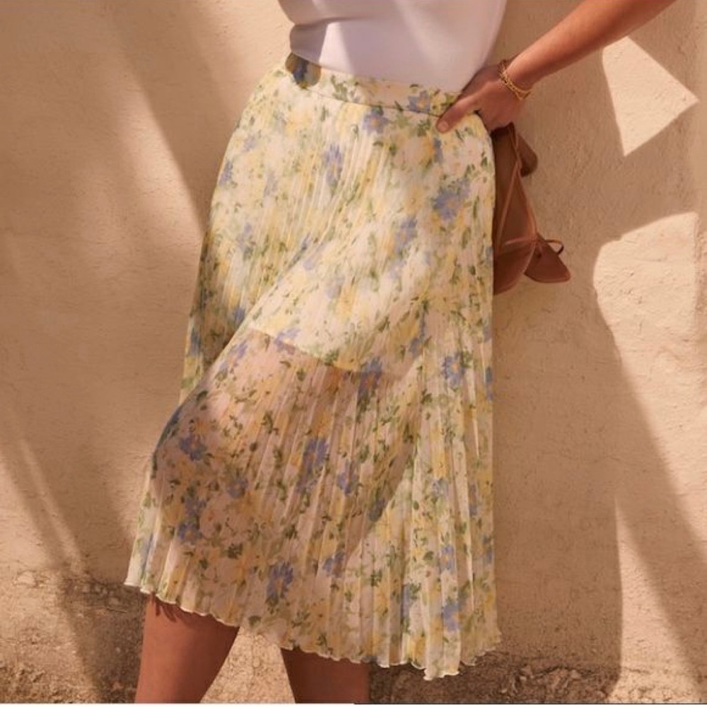 Abercrombie & Fitch pleated, floral midi skirt. Never worn. Size medium petite